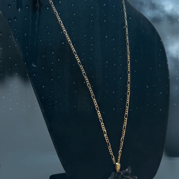 A Single Black Rose Pendant Necklace - Picture 2 of 7